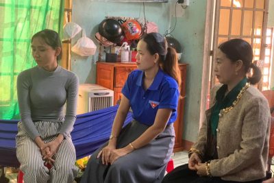 Trường Mầm non Mộ Đức phối hợp cùng Chi đoàn Thanh niên nhà trường đã tổ chức trao tặng suất quà yêu thương nhân dịp kỷ niệm Ngày Phụ nữ Việt Nam 20/10