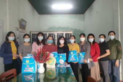 LĐLĐ huyện hỗ trợ quà cho đoàn viên có hoàn cảnh khó khăn trong đại dịch Covid