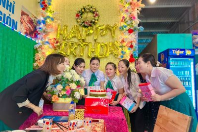 Công đoàn tổ chức sinh nhật Quý IV cho cán bộ, giáo viên, nhân viên.