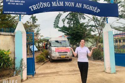 Trường Mầm non Mộ Đức tổ chức chuyến đi cứu trợ cho các cháu tại trường Mầm non An Nghiệp