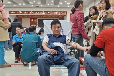Cán bộ, giáo viên, nhân viên trường tham gia Ngày Hội hiến máu tình nguyện đợt 1 năm 2026